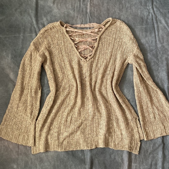 Gold sweater lacy back! perfect for NYE!! 🎉🎉 - Picture 7 of 15